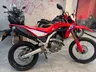 Honda CRF300L roja en exposición