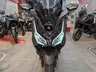Frontal de scooter Honda Forza negra en concesionario