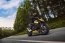 Honda CB750 Hornet amarilla en curva