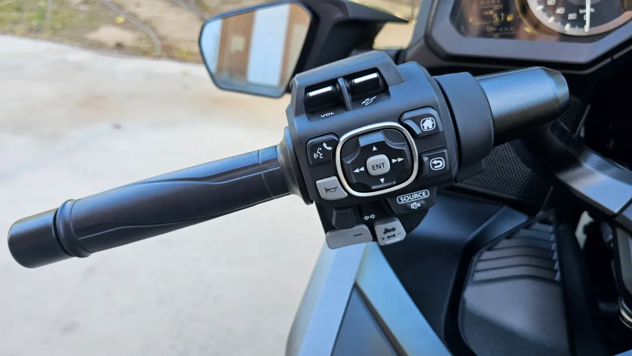 Manillar izquierdo con controles y puño de Honda GL1800 Gold Wing DCT