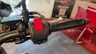 Detalle del manillar de una Honda CB125R Ocasion con puño y mandos