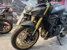 Honda Hornet 1000 SP negra con detalles dorados