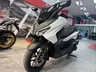 Scooter Honda Forza 125 blanco perlado en exposición