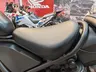 Asiento de moto negro de la Honda CMX500 Rebel