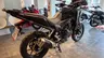 Honda NX500 negra en concesionario