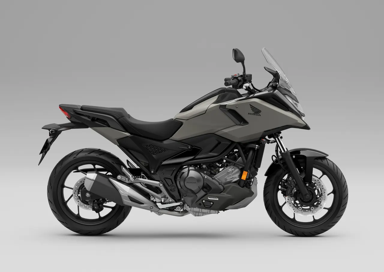 Honda NC750X 2027 Mat Deep Mud Gray NHD05 vista lateral