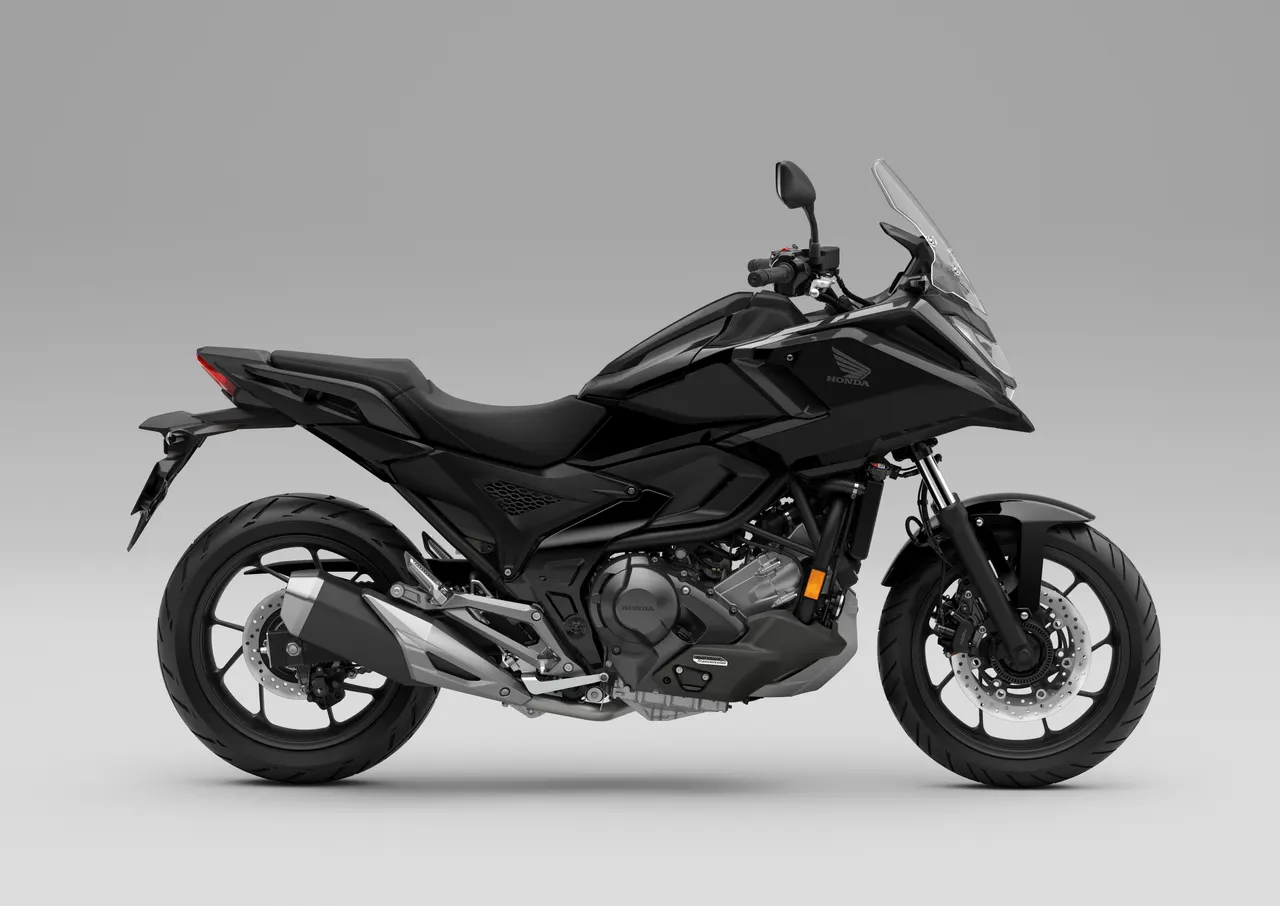 Honda NC750X 2027 Negra Earth Black NHC99 vista lateral