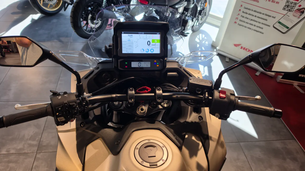 Panel de control de una moto Honda NT1100