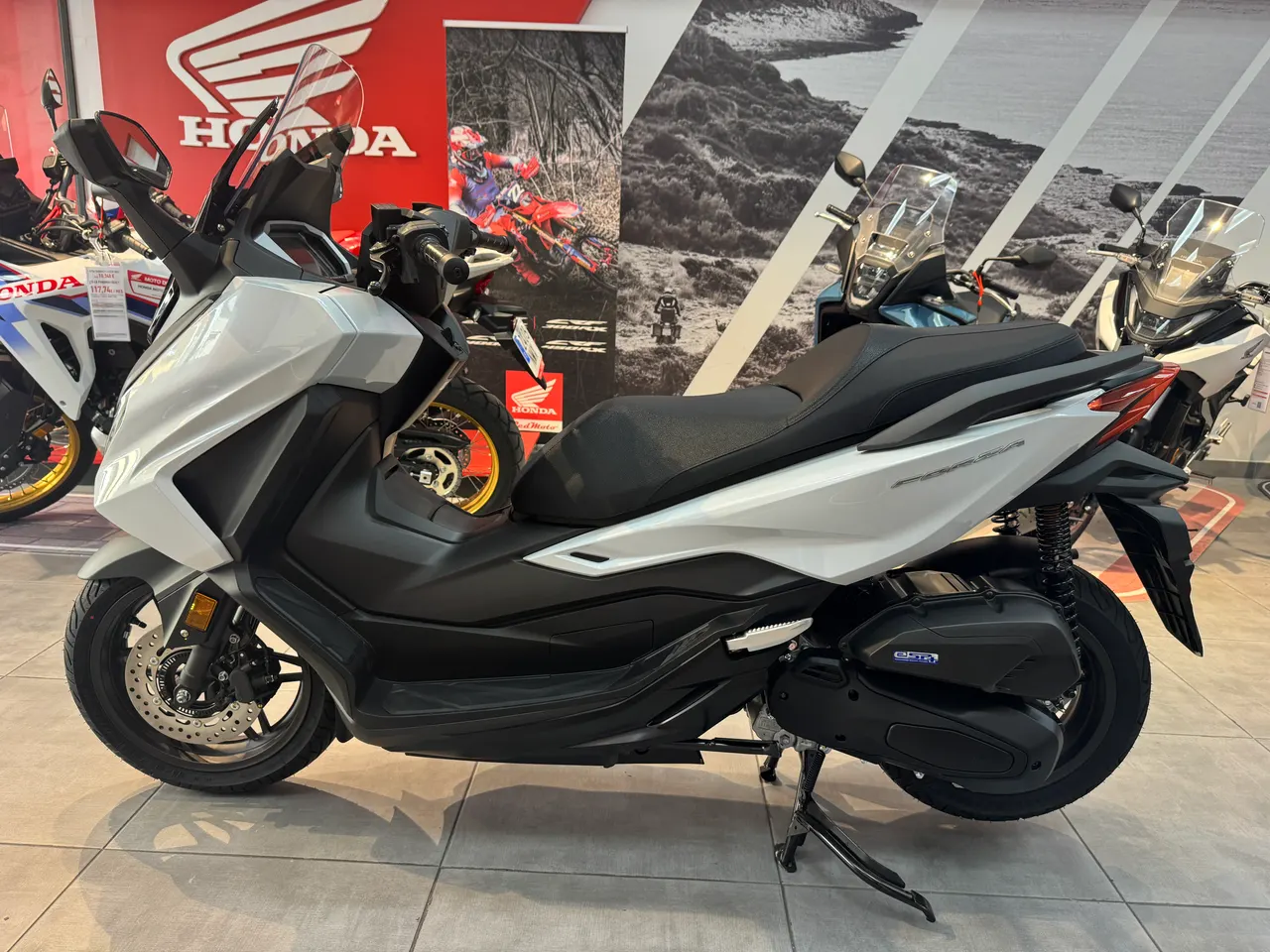Scooter Honda Forza 125 blanco perlado