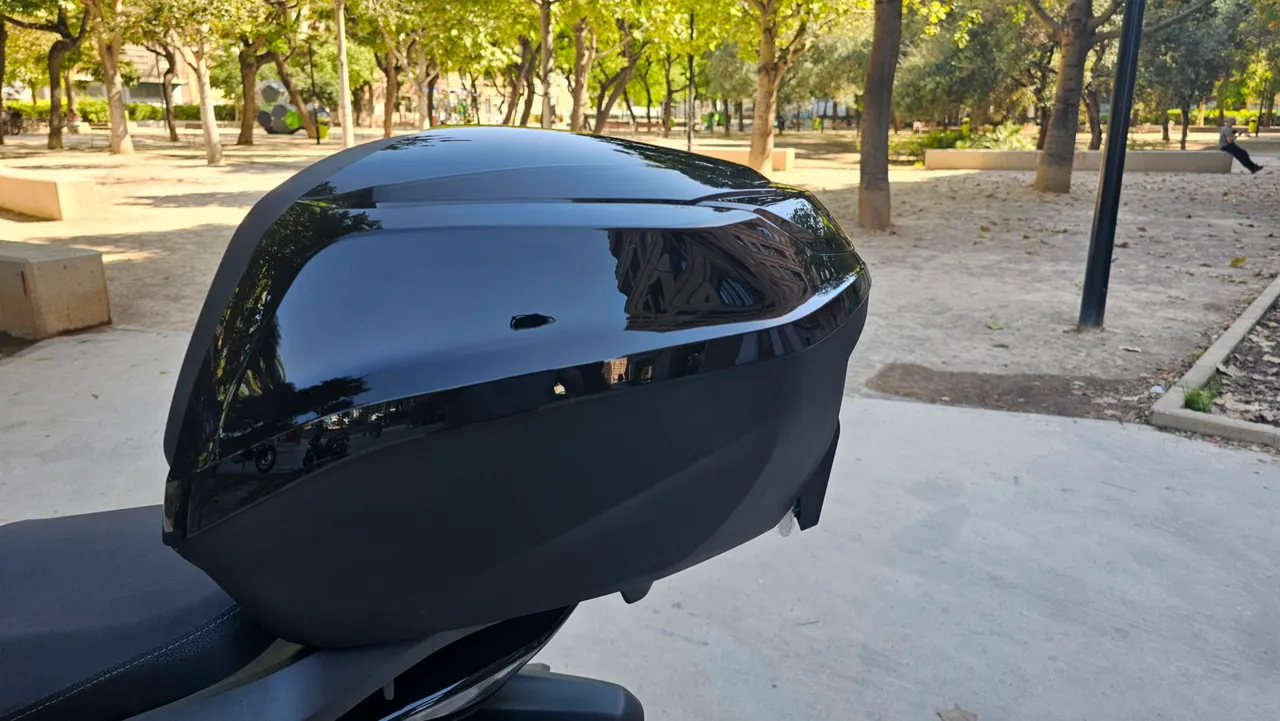 Baúl negro para moto Honda SH350i