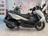 Scooter Honda Forza 125 blanco en exposición