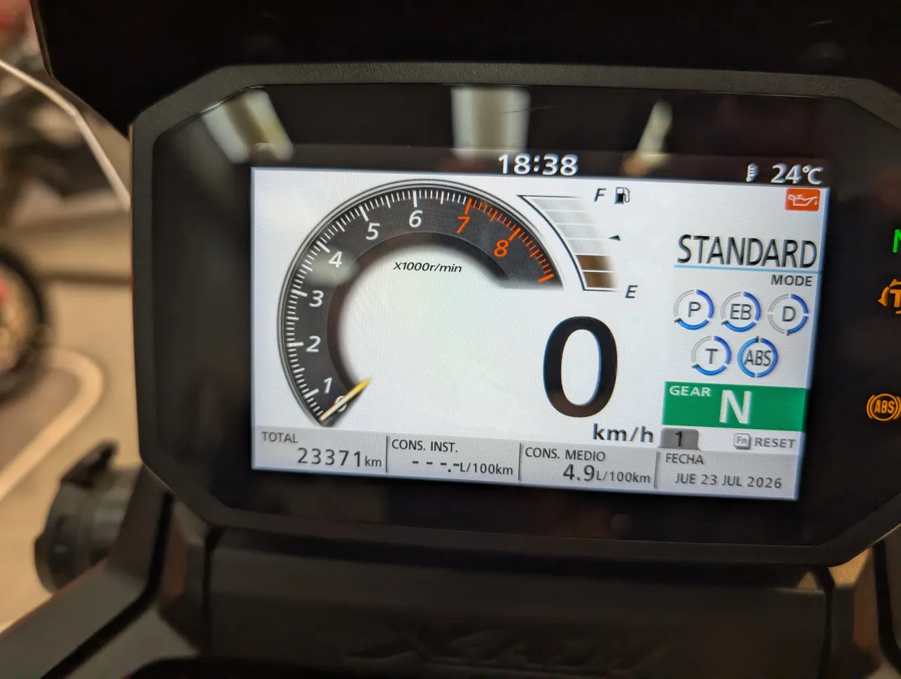 Cuadro de instrumentos digital de una moto Honda X-ADV