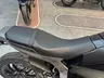 Asiento de moto Honda WN7 en color negro graphite