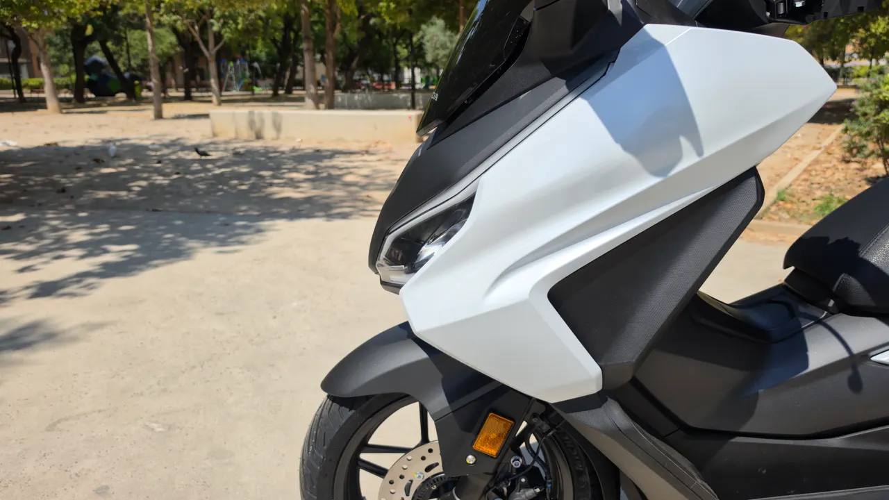 Scooter Honda Forza 125 blanco