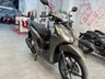 Scooter Honda Vision 110 color marrón mate en exposición