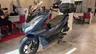 Honda PCX 125 azul oscuro con baúl trasero