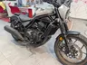 Moto Honda CMX1100 Rebel Special Edition gris perlado en exposición