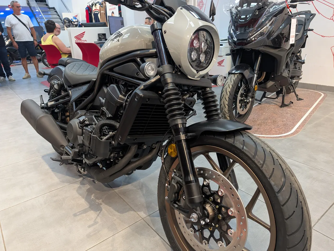 Honda CMX1100 Rebel Special Edition gris con faro LED