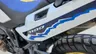 Lateral de Honda Africa Twin 1100 blanca con gráficos azules
