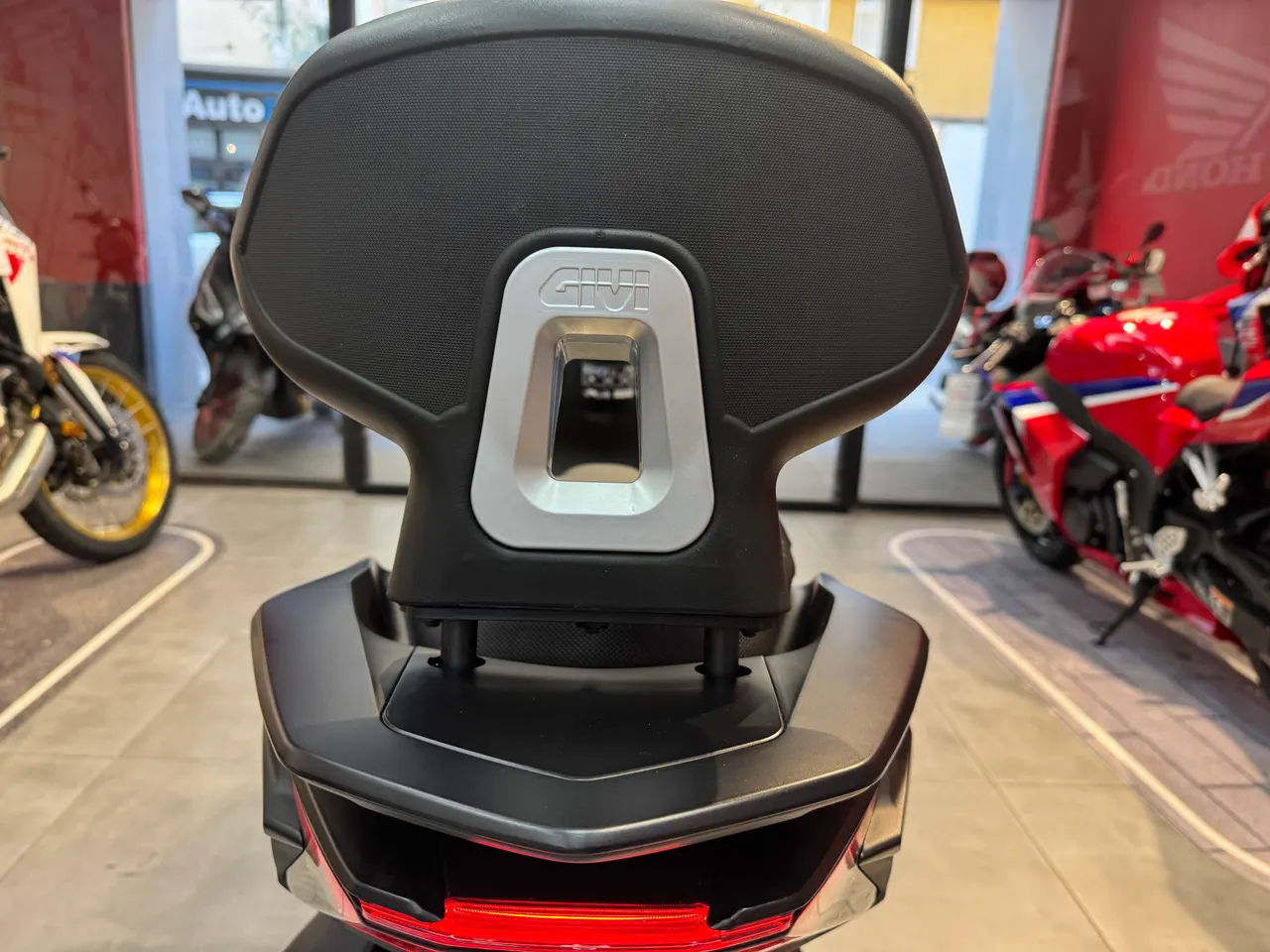 Asiento Givi negro para Honda PCX125
