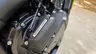Detalle del sistema Honda E-Clutch en una Honda CBR 650R negra.