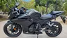 Honda CBR 500R negra de perfil