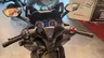 Detalle del manillar de una moto Honda Forza 350