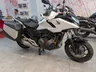 Honda NC750X blanca con maletas laterales