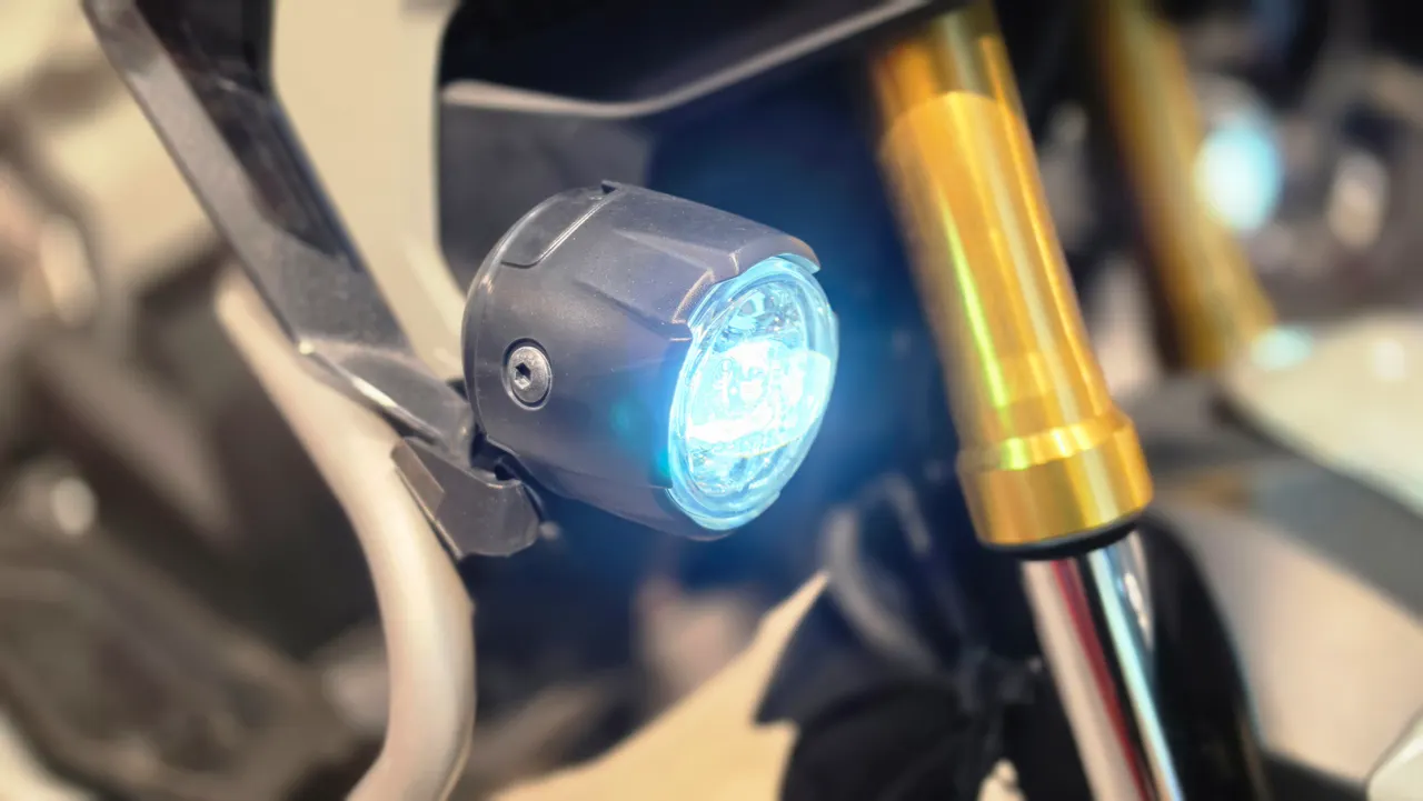 Faro auxiliar LED azul de moto Honda X-adv