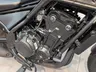 Motor negro de la Honda Rebel 500