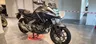 Honda NC750X DCT gris y azul en exposición