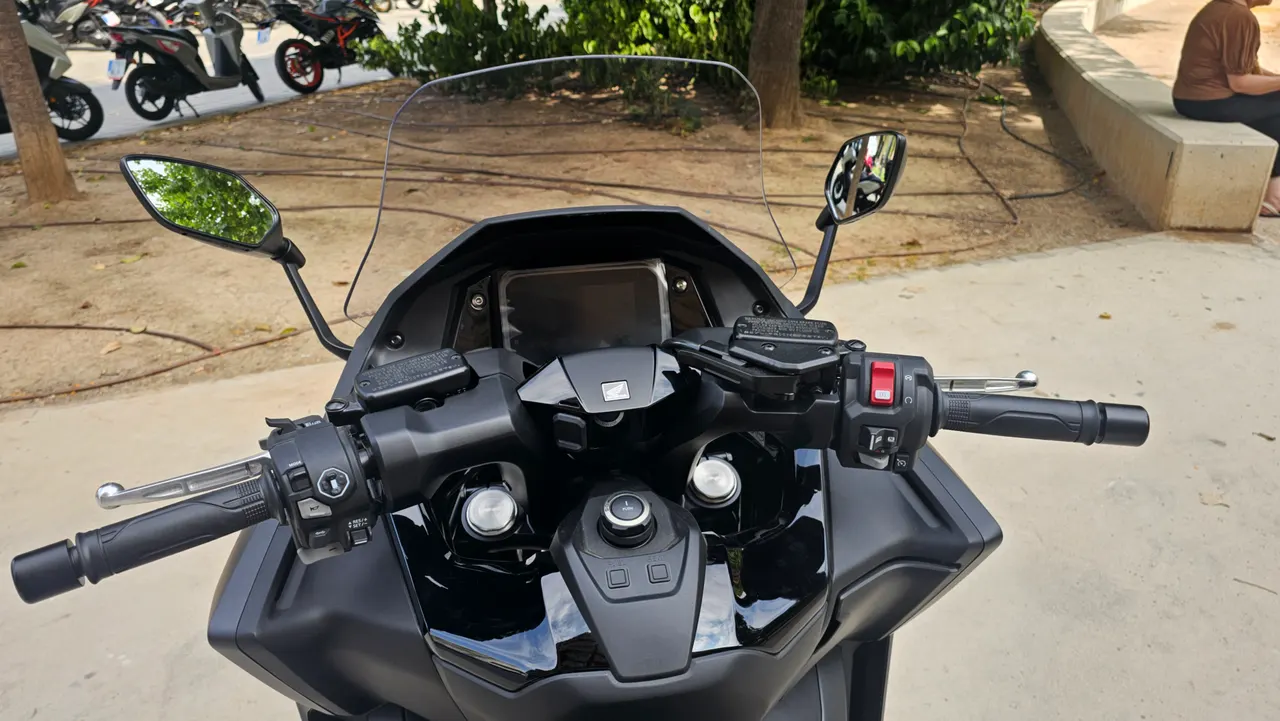 Manillar de moto Honda Forza 750 en color negro