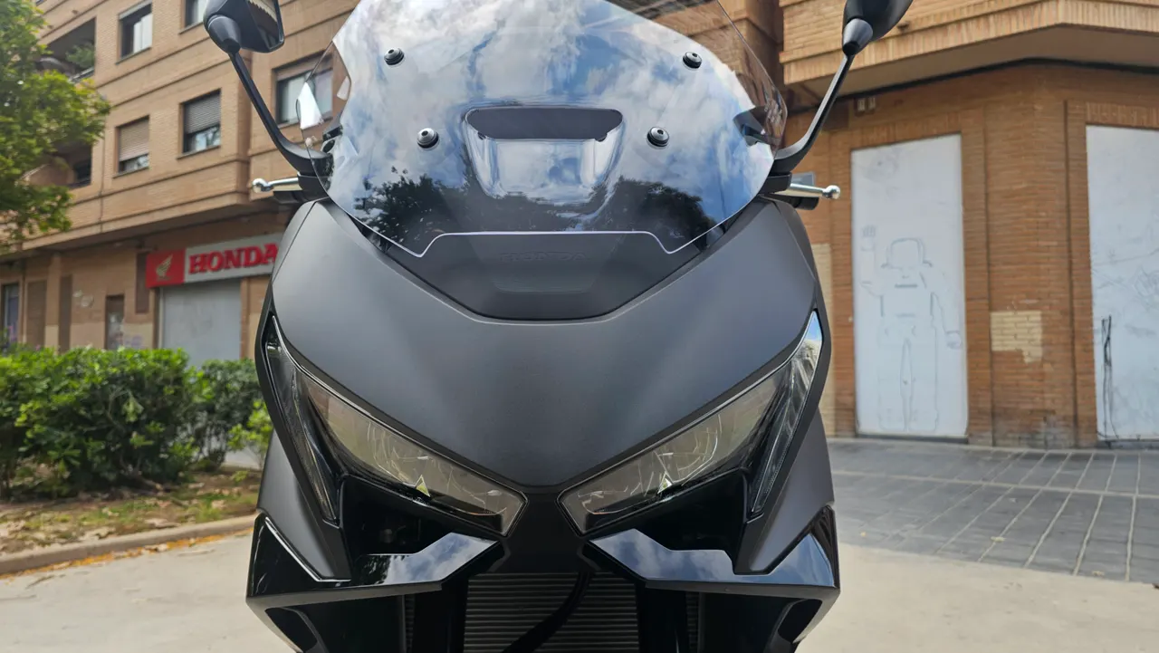 Frontal de Honda Forza 750 negra mate