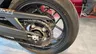 Detalle de la cadena, piñón y rueda trasera de una Honda Hornet 1000 de ocasion
