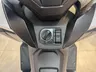 Consola central con sistema de arranque sin llave de la scooter Honda Forza 125 en color blanco.