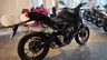 Honda CB125R negra en concesionario