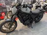 Honda CMX1100 Rebel Special Edition gris en exposición