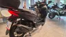 Vista trasera de una Honda Forza 350 negra