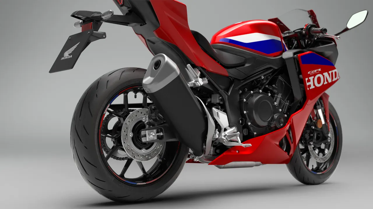 Escape y colín de la Honda CBR500R FOUR 2027 en rojo, blanco y azul