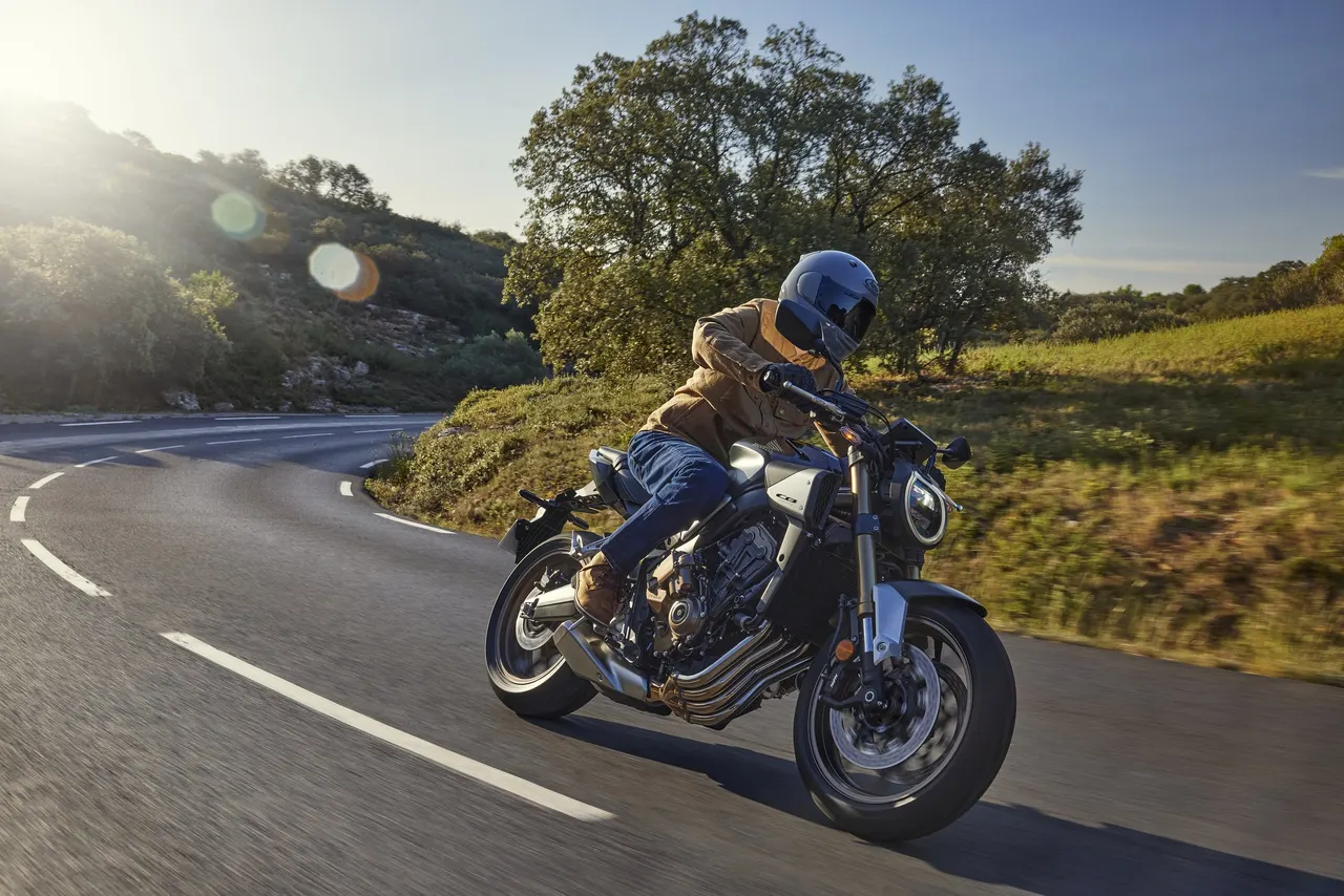 Potencia de la Honda CB650R: 95 CV y versión para el carnet A2
