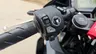 Detalle del manillar de una moto Honda CBR 500R