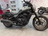 Honda CMX1100 Rebel Special Edition gris en exposición