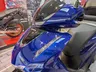 Frontal de scooter Honda SH125i azul jeans mate metalizado en exposición