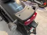 Parte trasera de una Honda Rebel 500 negra mate