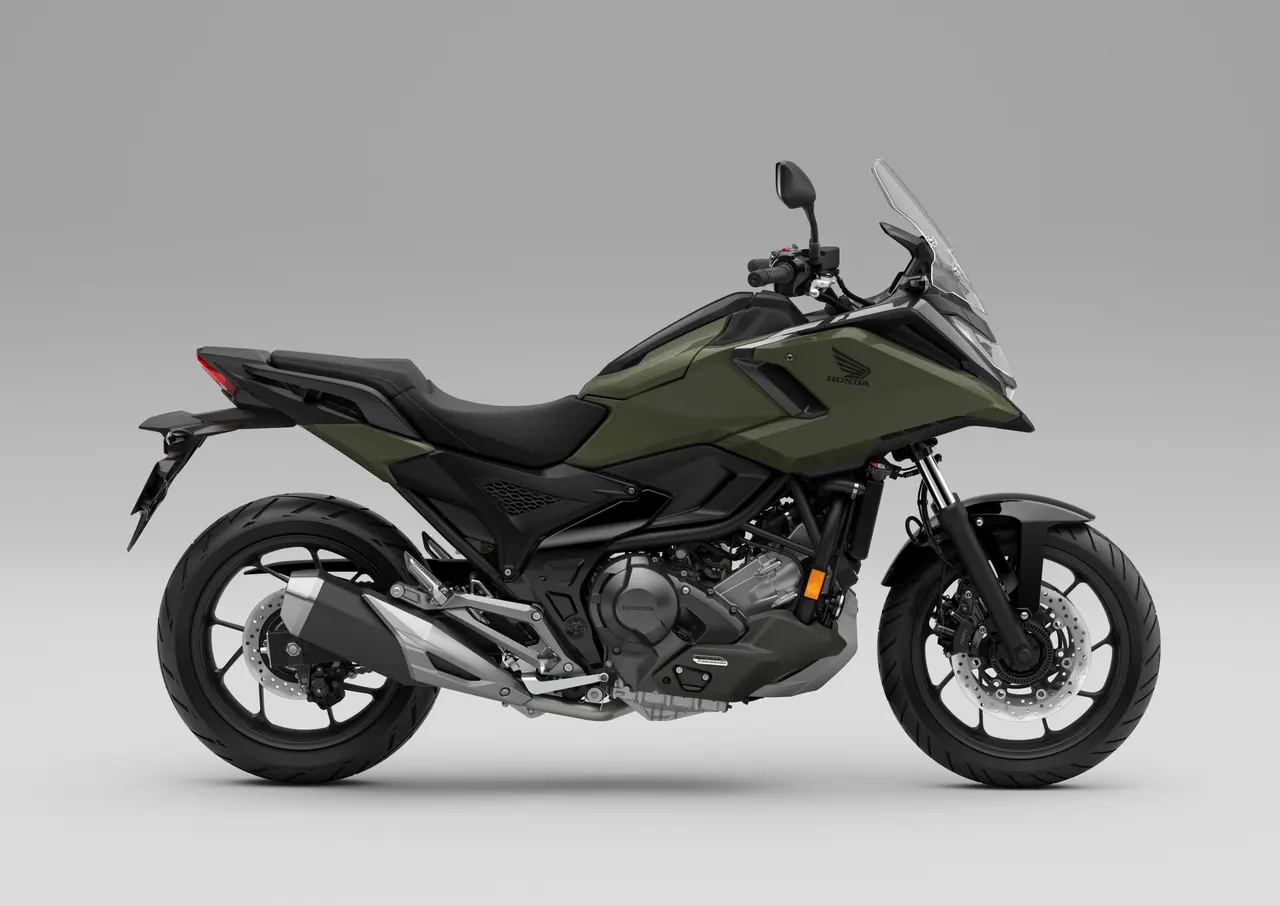 Honda NC750X 2027 en color verde militar