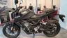 Honda CB125R negra en concesionario