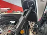 Detalle frontal de la Honda NX500 E-Clutch blanca