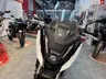 Frontal de moto Honda NC750X blanca en exposición