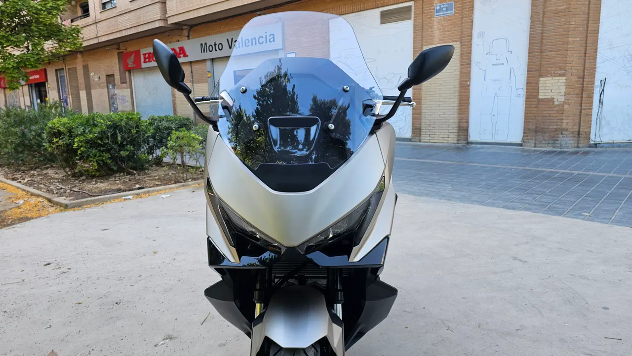 Frontal Honda Forza 750 gris warm mate metalizado
