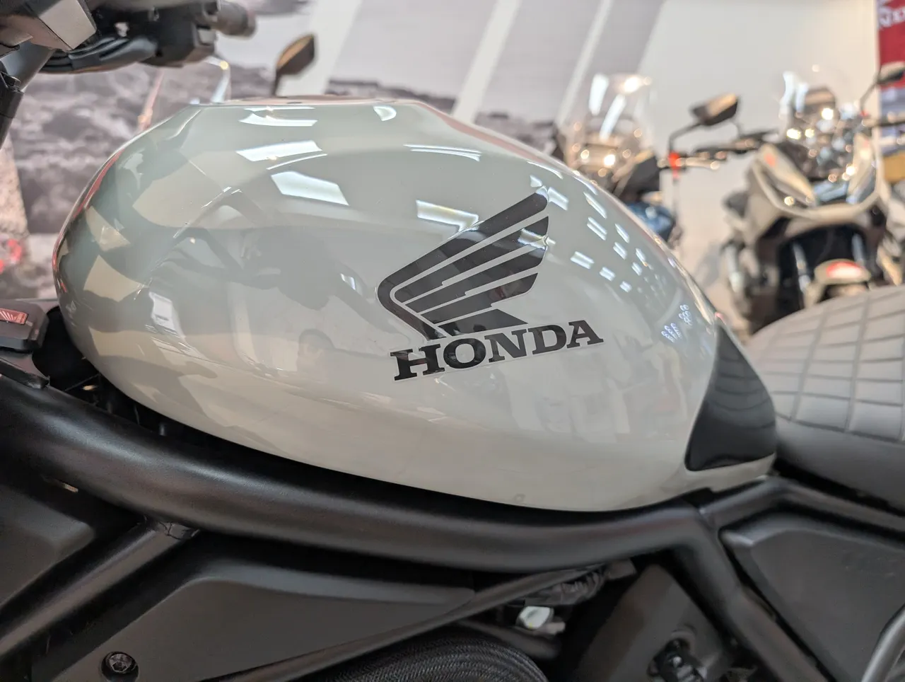 Depósito y asiento de Honda CMX1100 Rebel Special Edition gris